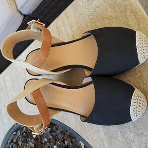 Tommy Hilfiger Black and Tan Espadrille Sandals Size 9 M